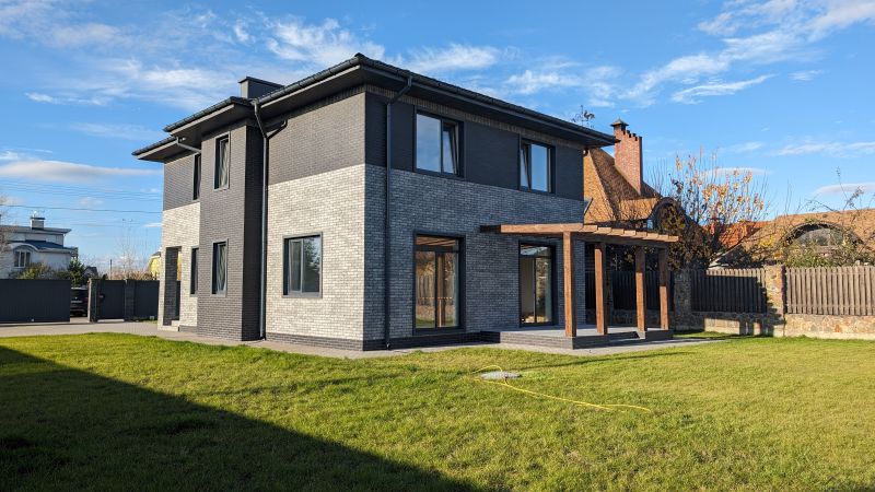 Нордік Сучасний двоповерховий будинок
